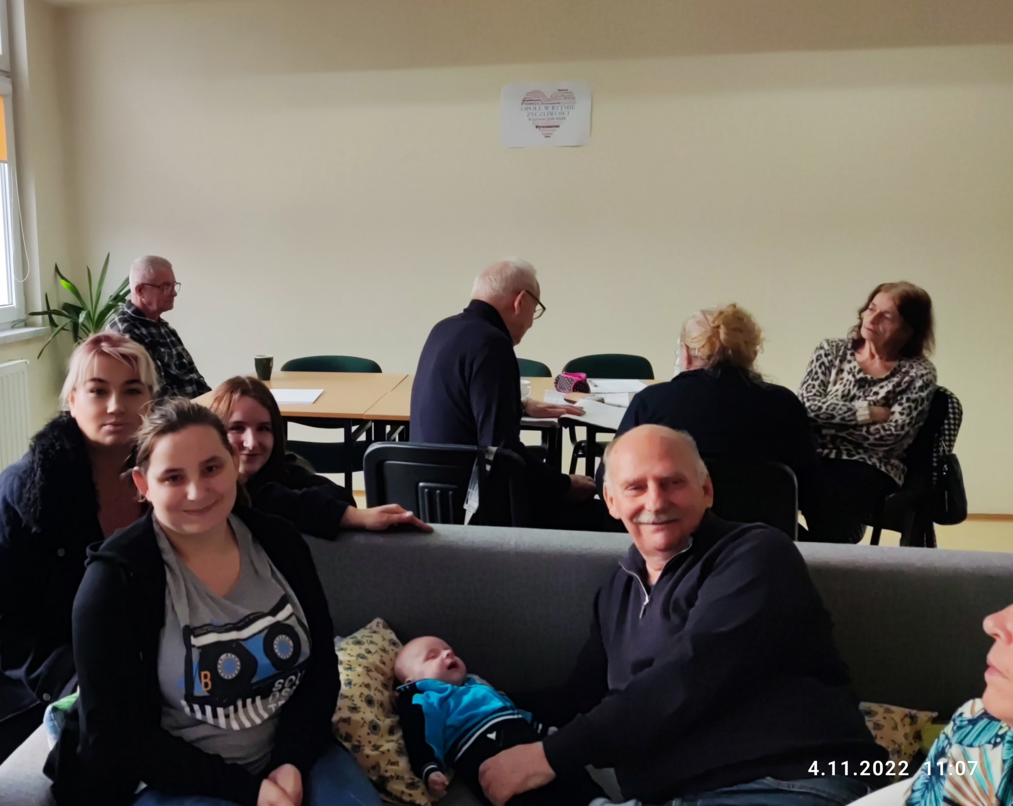 Wolontariusze z Wojewódzkiego Zakładu Doskonalenia Zawodowego w Opolu w Opolskim Regionalnym Centrum Alzheimerowskim - ORCA